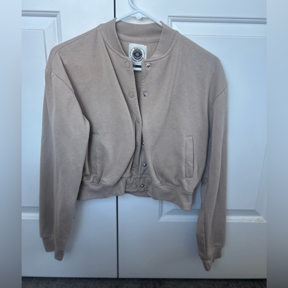 Ashley By 26 International Beige Cropped Bomber Jacket Snap Front NWOT Size M